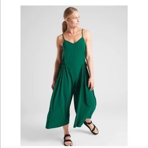 Athleta Sayulita in green, size 6. Worn once!
